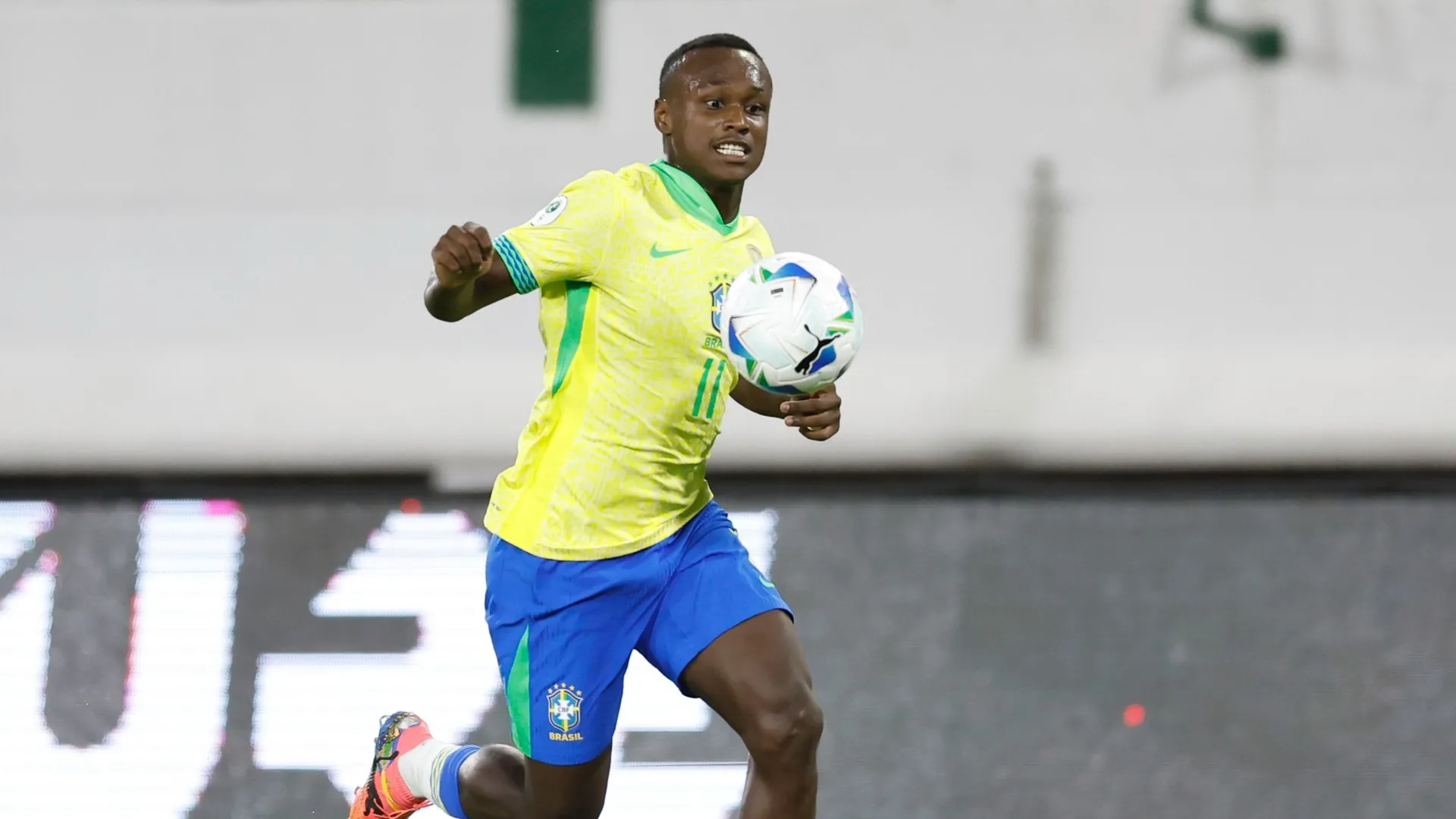 Botafogo negocia com Nathan Fernandes, atacante do Grêmio