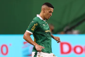 Palmeiras define mais cinco saídas do elenco para 2025; zagueiro Naves vai defender o Alverca, de Portugal