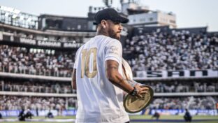 Neymar em visita ao Santos na última temporada ( Raul Baretta/ Santos FC.)