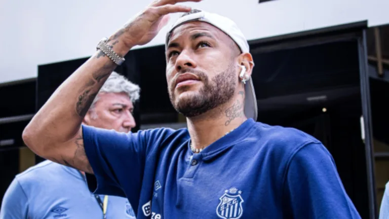 Neymar, do Santos, crava torcida diferenciada no Brasil: “Empurra o time”