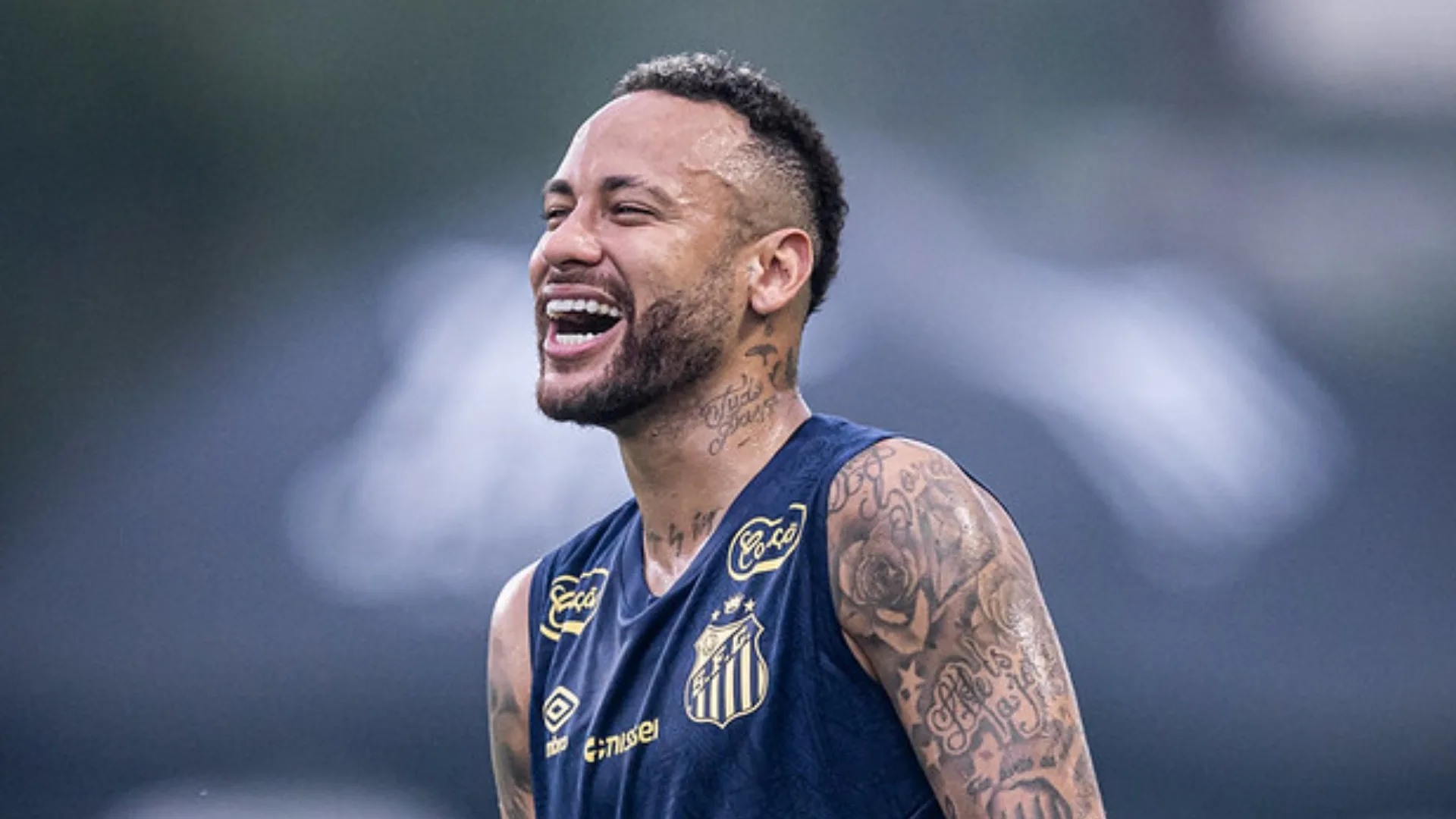CBF manda equipe para treino do Santos observar Neymar por convocação 