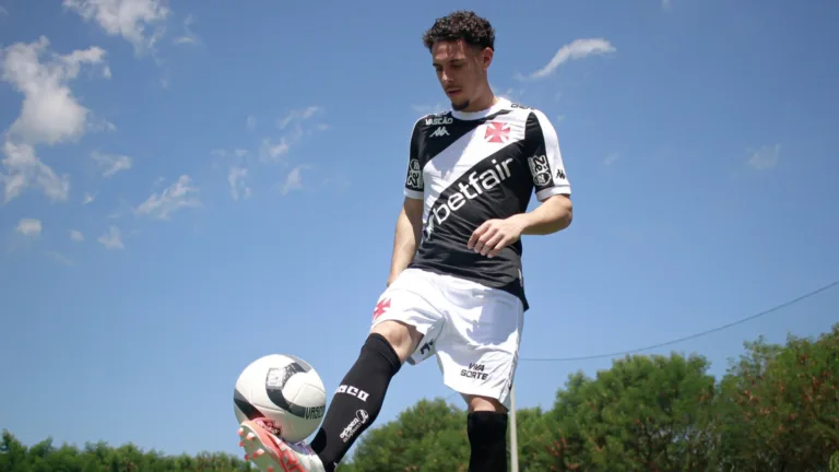 Vasco anuncia a contratação do atacante Nuno Moreira, que estava no Casa Pia, de Portugal