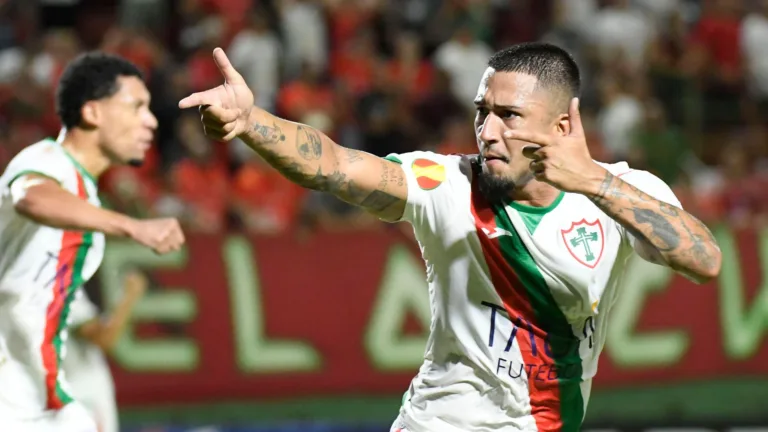 Portuguesa anuncia venda do atacante Renan Peixoto para o Athletico-PR