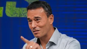 Rizek crava melhor defesa disparada do futebol brasileiro: “É um esculacho”