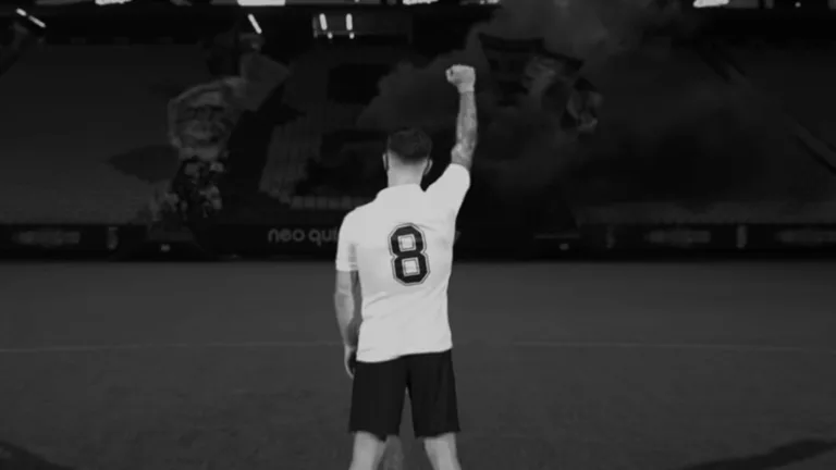 Garro recebe camisa histórica do Corinthians: “La Ocho”