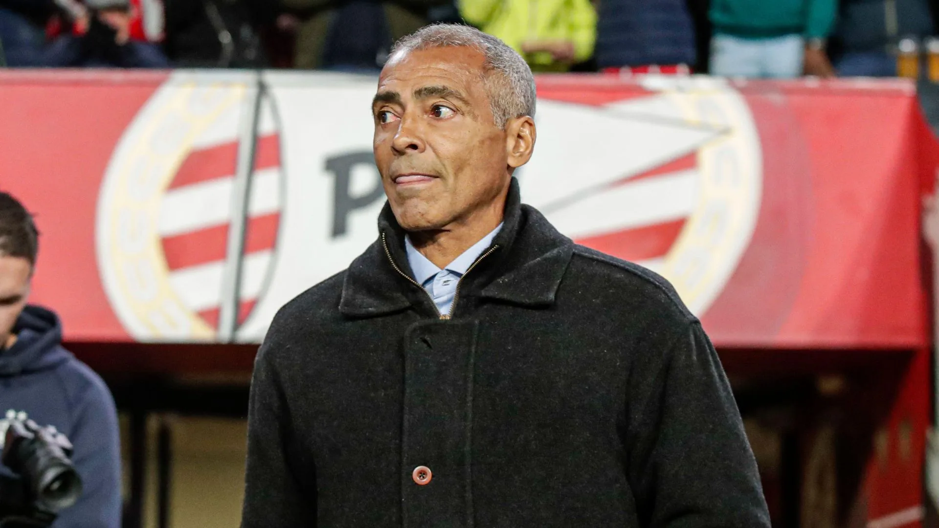 Romário se coloca acima de craque histórico do futebol brasileiro: “Claro”