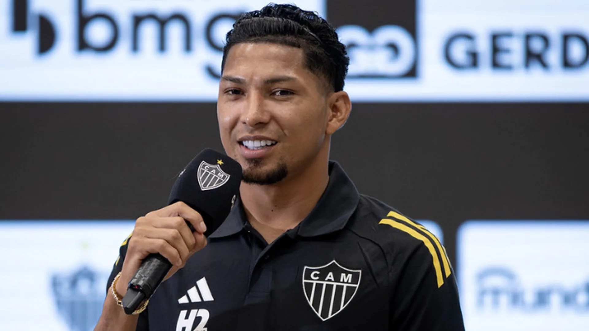Rony fala sobre interesse do Vasco e diz que já tinha dado a palavra para o Atlético-MG
