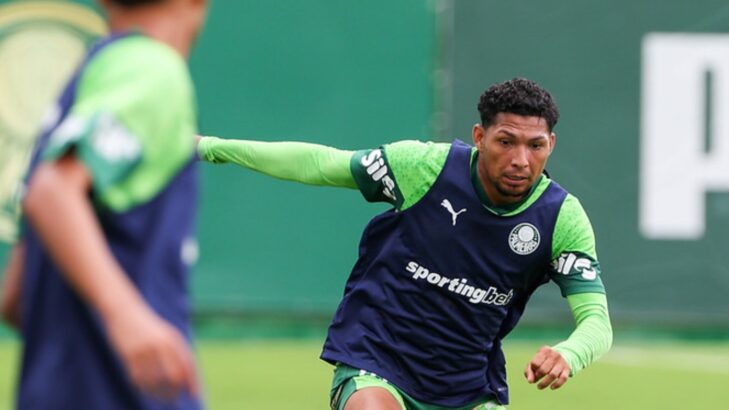 Rony segue fora das partidas do Palmeiras mesmo sem propostas para deixar o clube; entenda Rony segue fora das partidas do Palmeiras mesmo sem propostas para deixar o clube; entenda