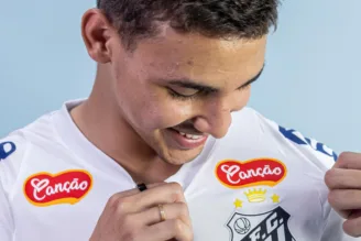 Deivid Washington, com a camisa do Santos