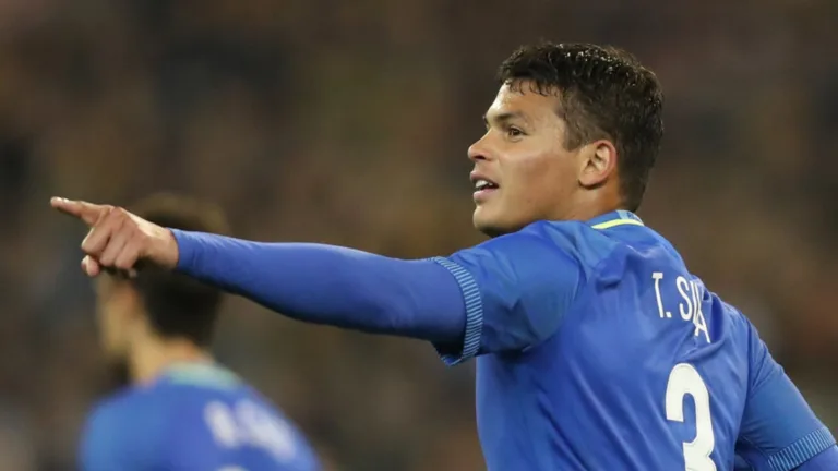 Thiago Silva define zagueiro em outro patamar no futebol brasileiro: “Mola no pé”