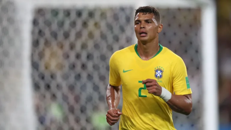 Thiago Silva sinaliza zagueiro acima da média capaz de ganhar espaço na seleção brasileira 