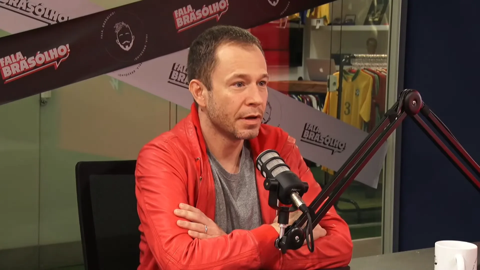 Tiago Leifert indica time “quebrado” do futebol brasileiro