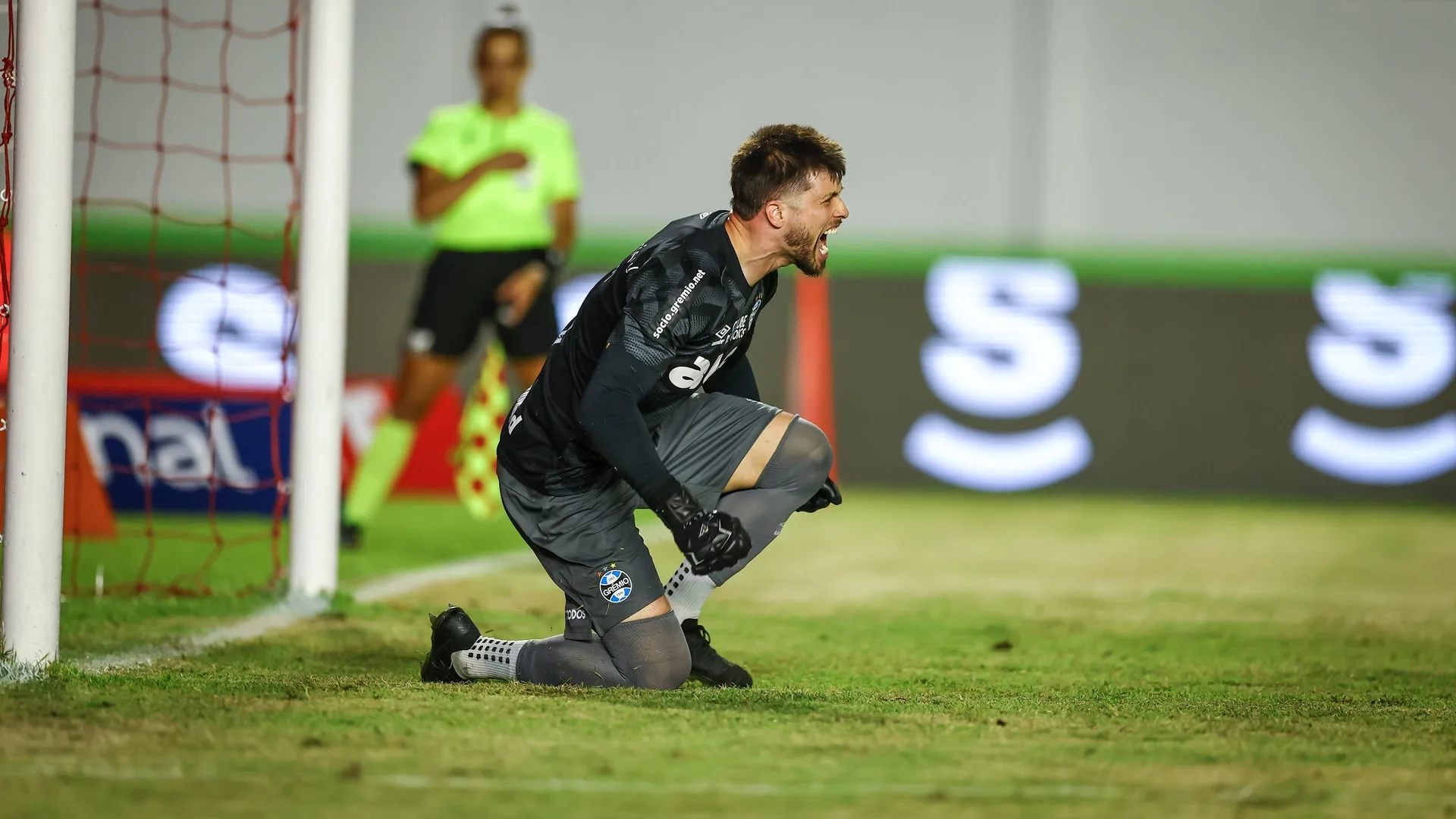 Torcedores definem goleiro que deu a volta por cima no Brasil: “Me desculpa”