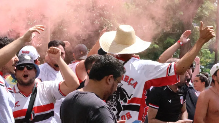 Paulistão: torcida do Botafogo-SP fala em “censura” após ter faixa retirada do estádio