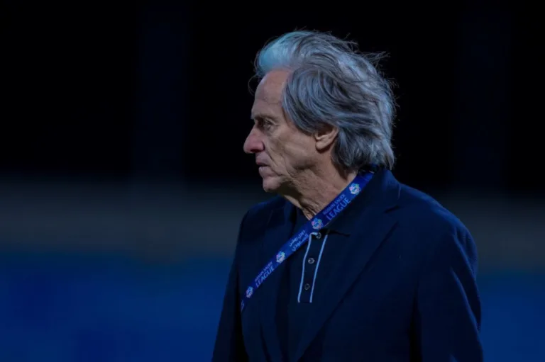 Tostão indica técnico que se inspirou em Jorge Jesus no Brasil