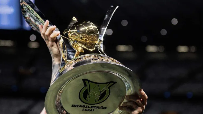 Renato Maurício Prado vê clube “atrasado” para ganhar títulos em 2025: “Ainda não sabe”