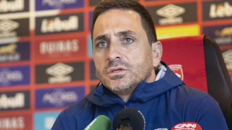 Vasco Matos não será mais treinador do Botafogo e permanece no Santa Clara, de Portugal; entenda