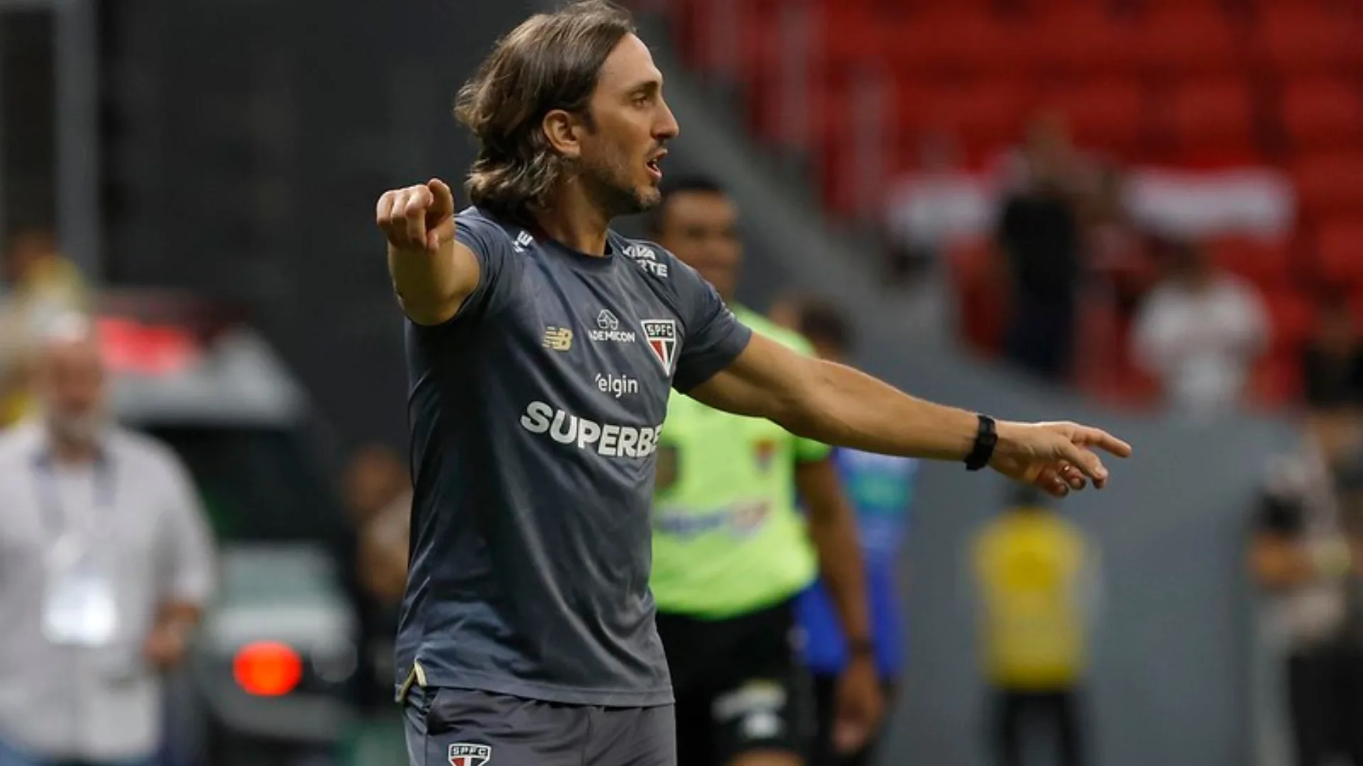 Vampeta critica atitude de técnico do São Paulo e compara com sua época: “Queria”