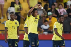 Em meio à pressão no Flamengo, Plata revela alívio ao atuar pela seleção do Equador