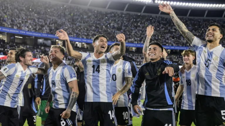 Torcedores argentinos descartam Ronaldo e escolhem os dois craques brasileiros mais queridos