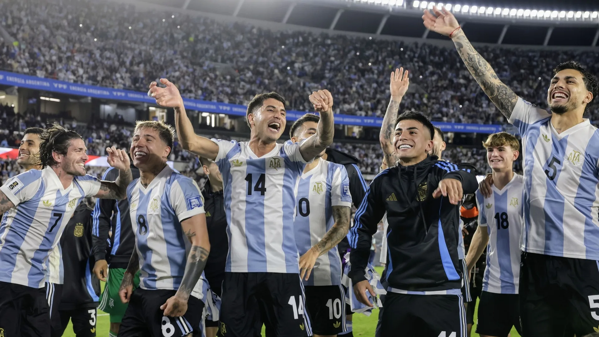 Torcedores argentinos descartam Ronaldo e escolhem os dois craques brasileiros mais queridos