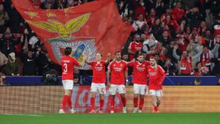Benfica visita o Barcelona hoje (foto: Carlos Rodrigues/Getty Imagens)