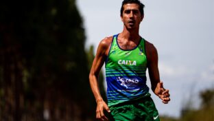 Brasil tem a medalha de prata de Caio Bomfim na marcha atlética (Buda Mendes/Getty Images)