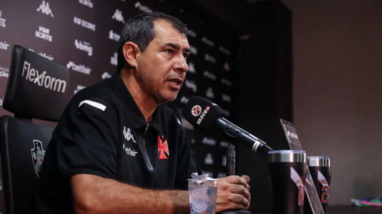 V-Varen Nagasaki, do Japão, anuncia ação judicial contra o técnico Fábio Carille, do Vasco