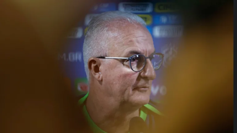 Casagrande detona atitude de Dorival após Argentina x Brasil: “De propósito”