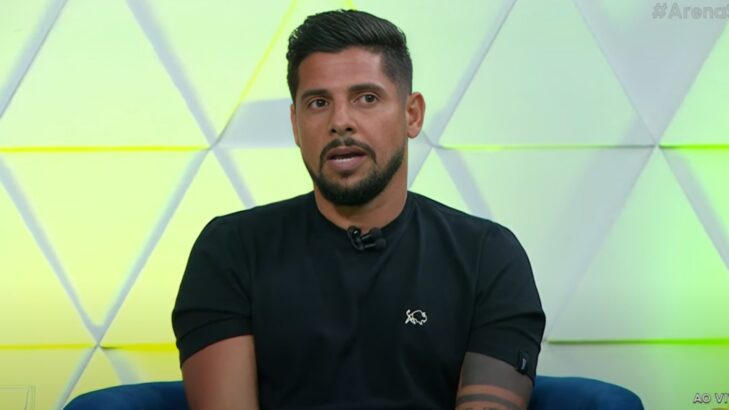 Cicinho deixa o SBT e emissora anuncia novos comentaristas Cicinho deixa o SBT e emissora anuncia novos comentaristas