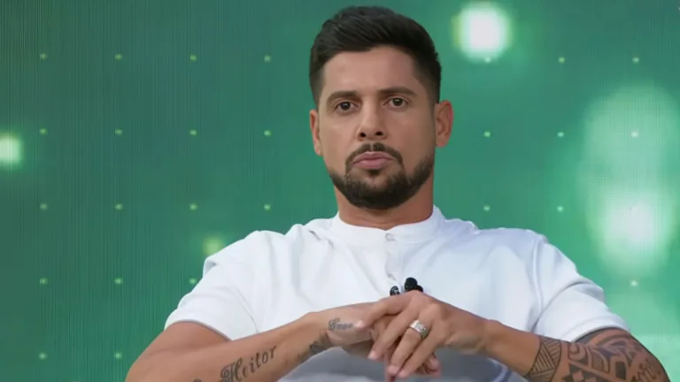 Cicinho ironiza estádio do Brasil hoje por gramado: “É pra tapete de casa”