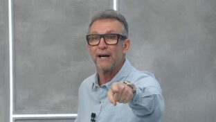 Craque Neto em comentário feito no "Apito Final" (Reprodução - YouTube)