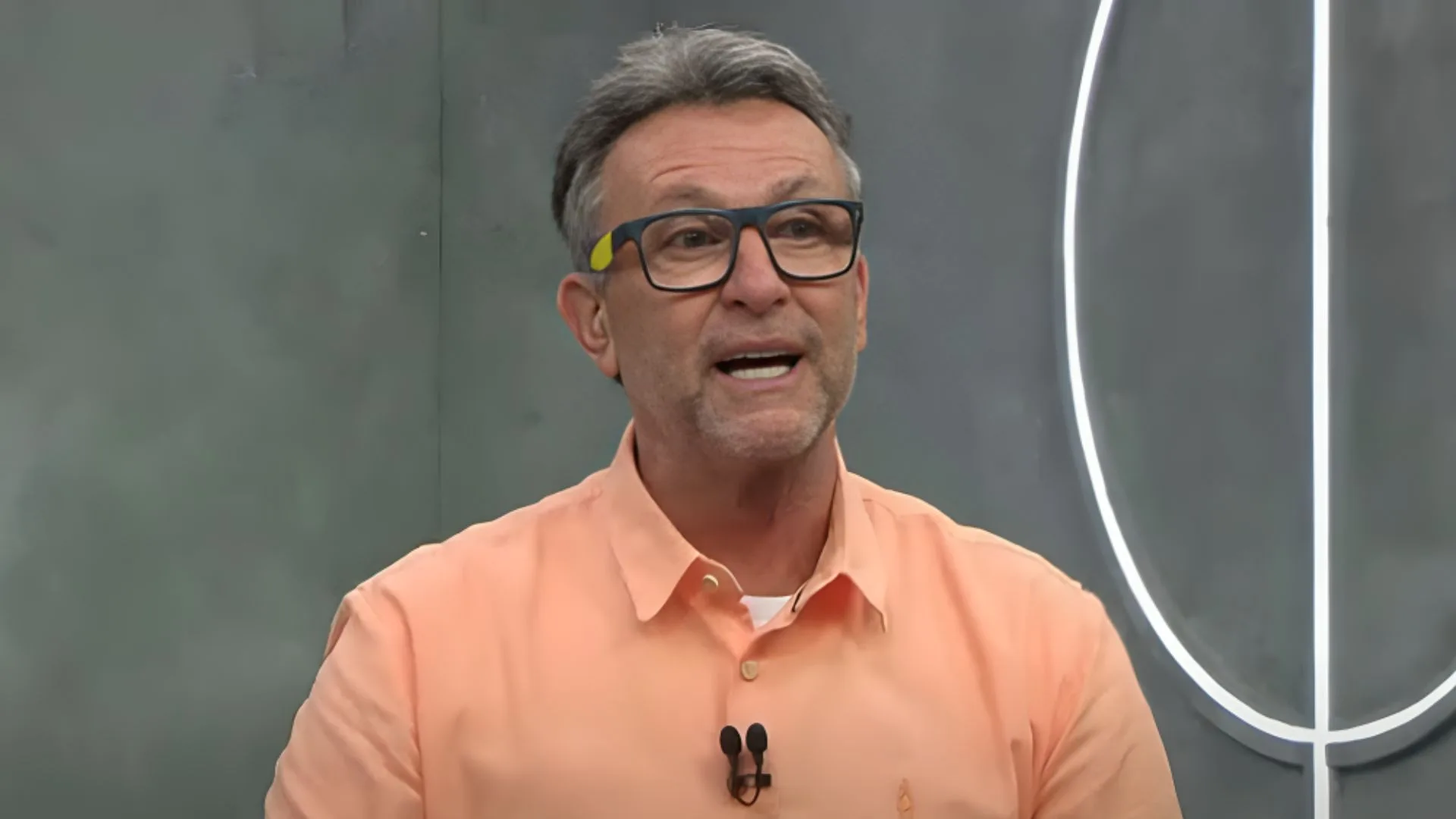 Craque Neto se antecipa e crava demissão de técnico: “Ele cai”