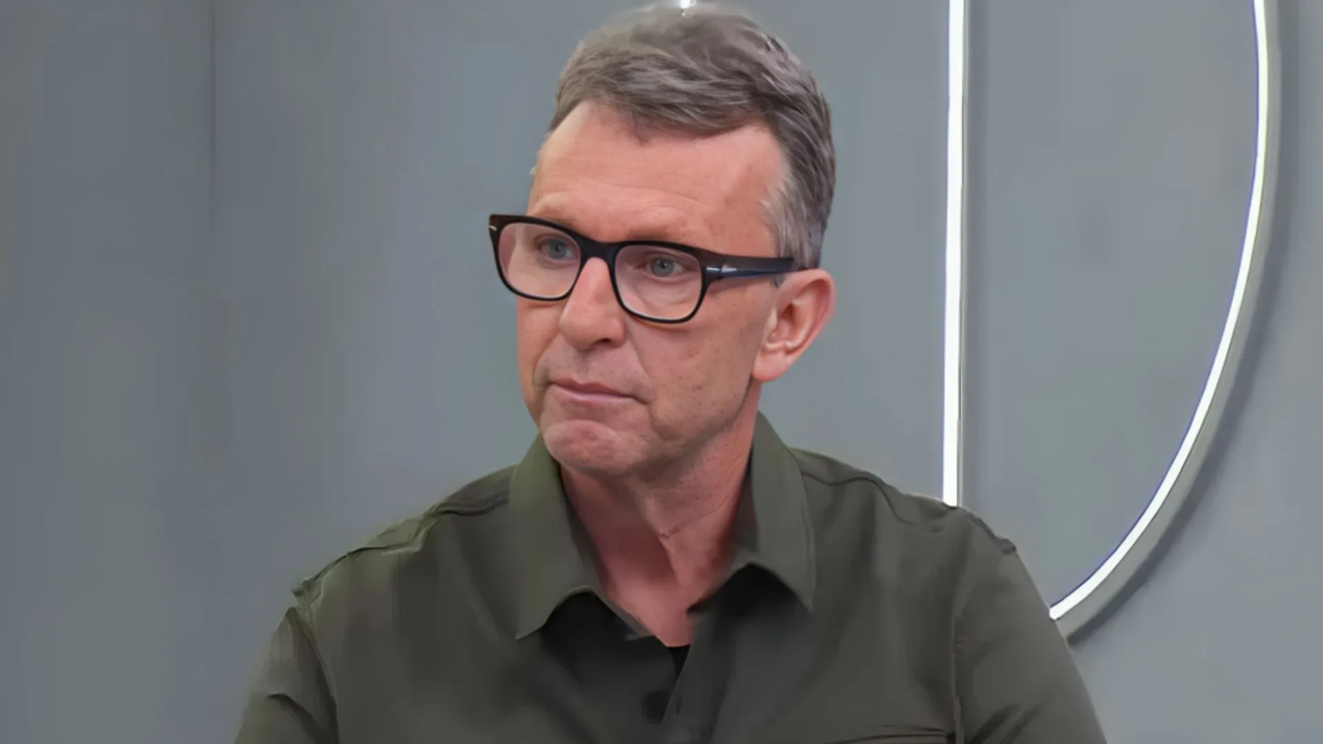 Craque Neto sinaliza possível demissão de técnico: “Balançando”