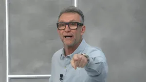 Craque Neto sobe o tom e detona time brasileiro: “Fraco”