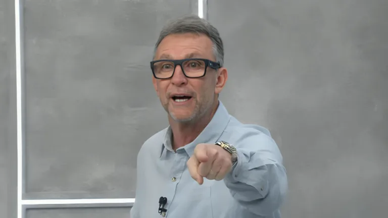 Craque Neto sobe o tom e detona time brasileiro: “Fraco”