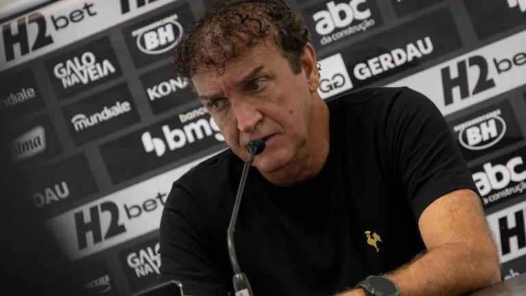 Cuca anuncia “rodízio” de jogadores no Atlético-MG e exalta vitória contra o Flamengo: “Poucos times conseguem”