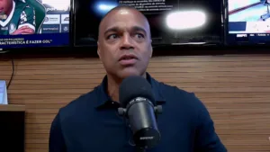 Denílson indica próximo técnico demitido no Brasileirão: “Dorival tá no mercado”