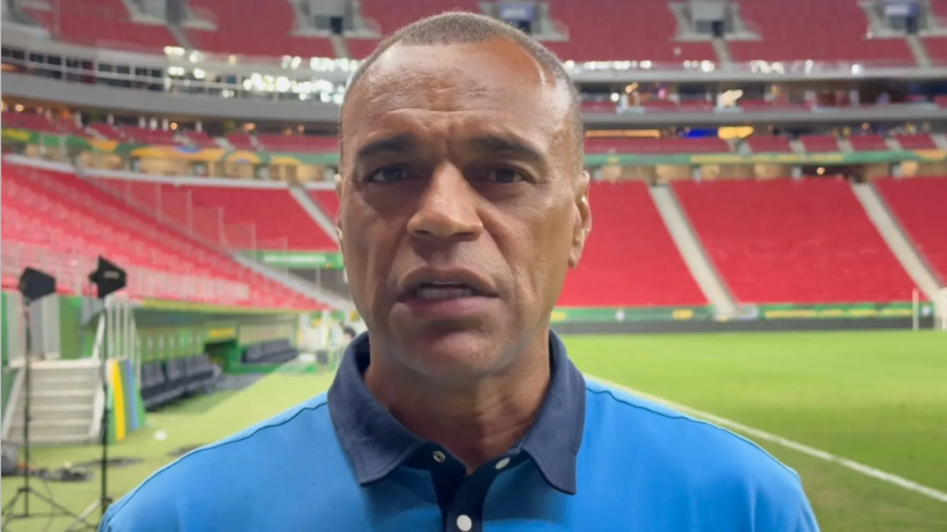 Denílson sinaliza próximo fenômeno da seleção brasileira: “Impressionante”