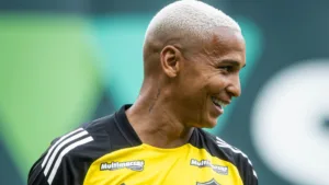 Atacante do Atlético-MG, Deyverson comenta interesse do Fortaleza