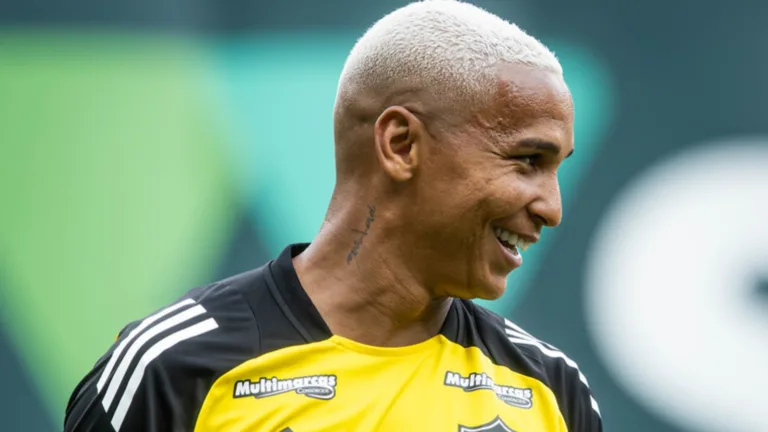 Atacante do Atlético-MG, Deyverson comenta interesse do Fortaleza