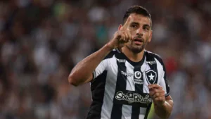 Diego Souza exclui o Botafogo de top-4 de favoritos no Brasileirão: “Vai destoar” 