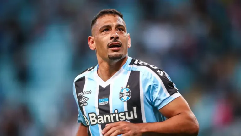 Diego Souza sinaliza centroavante “fanfarrão” no Brasil: “Ia chegar mais longe”
