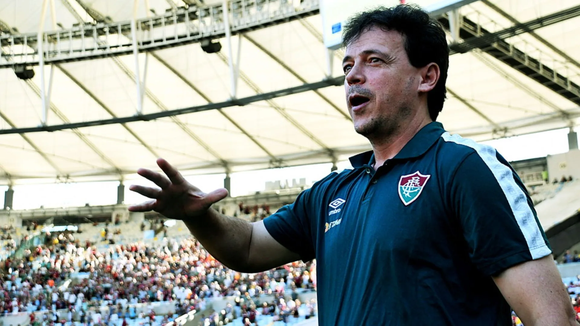 Fernando Diniz elege goleiro que “precisa ser estudado” no Brasil: “Não é sorte”