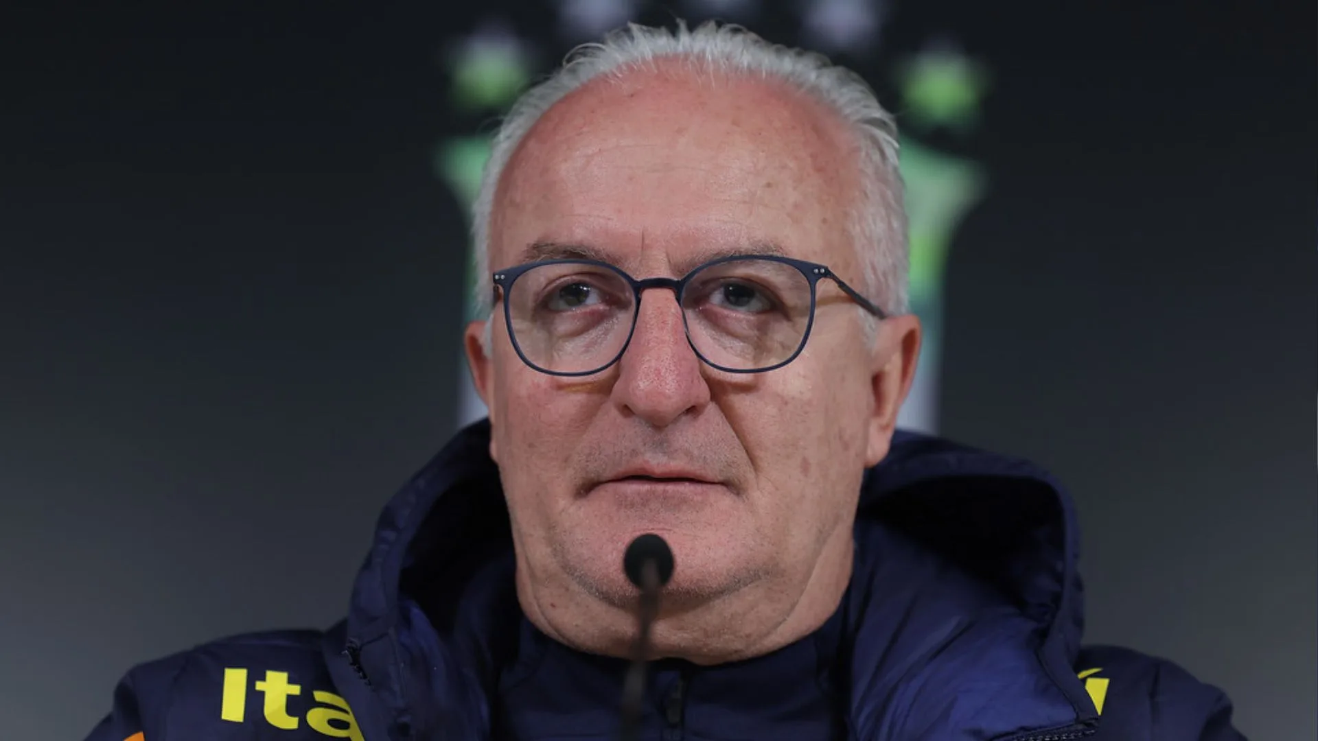 Casagrande sinaliza zagueiro acima da média que merece titularidade na seleção brasileira