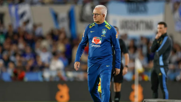 Rivaldo projeta próximos confrontos da seleção brasileira: “Pressão vai ser grande”