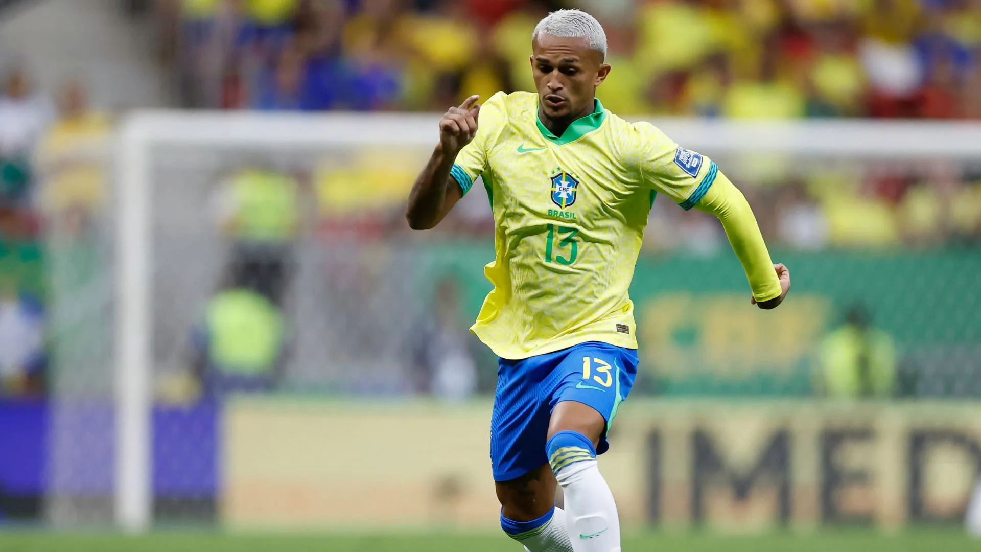 Dorival Júnior elogia “novo titular” da seleção brasileira: “Vem em evolução”