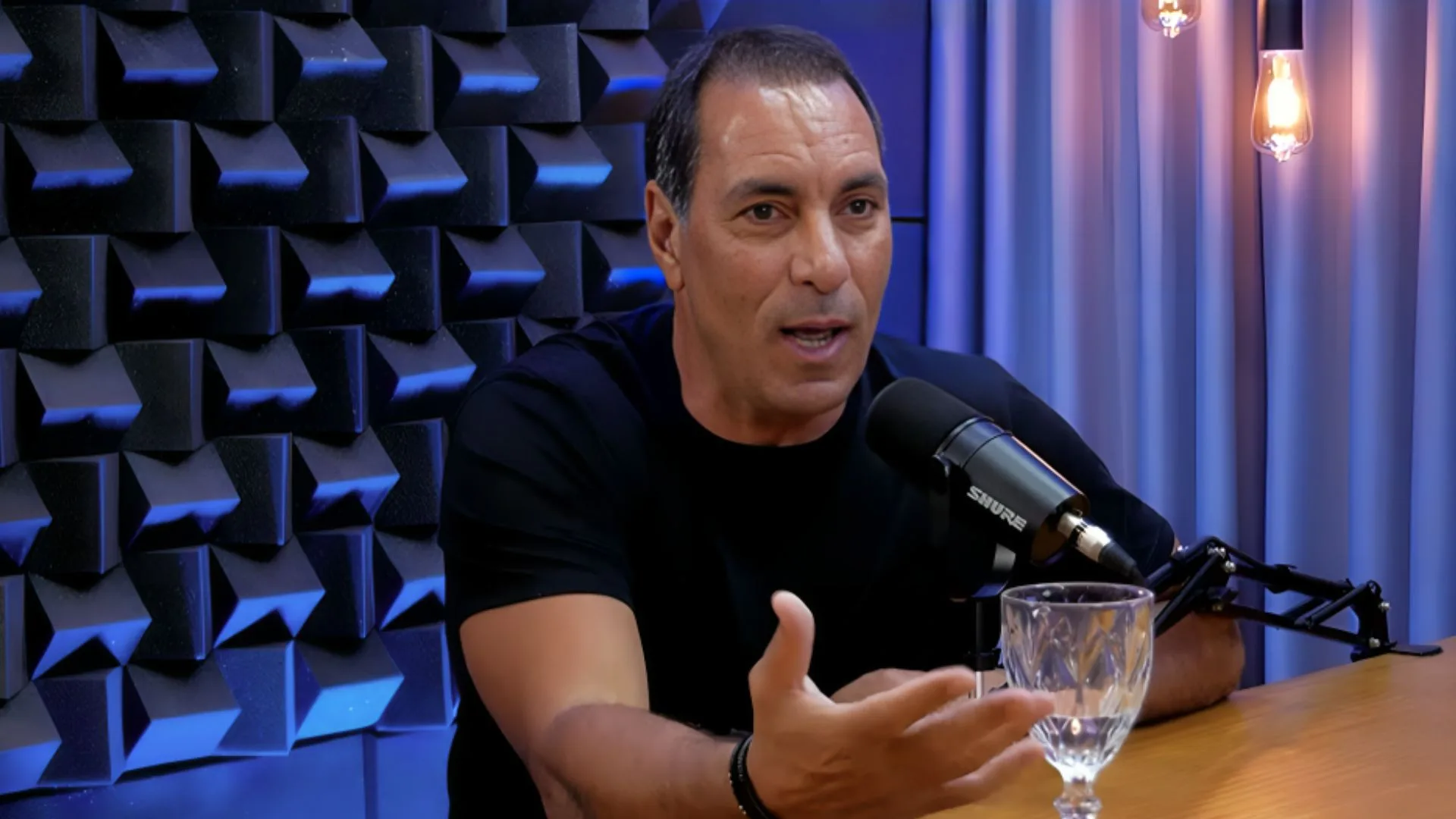 Edmundo elege time brasileiro que parou no tempo: “Triste”