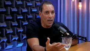 Edmundo elege time que é prejudicado pela arbitragem no Brasil: “Na dúvida, é contra”