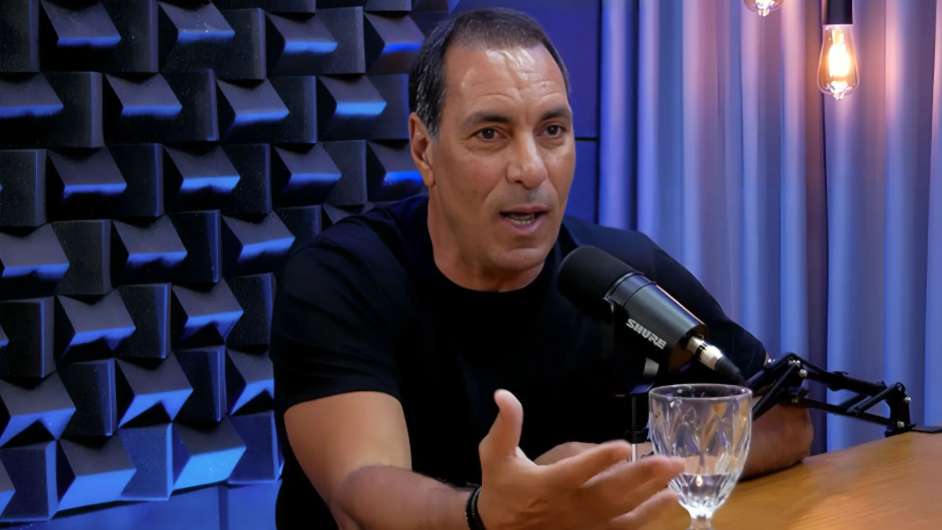 Edmundo elege time que é prejudicado pela arbitragem no Brasil: “Na dúvida, é contra”